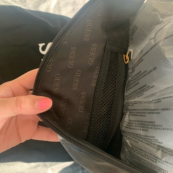 Guess bagpack - Picture 3 of 7
